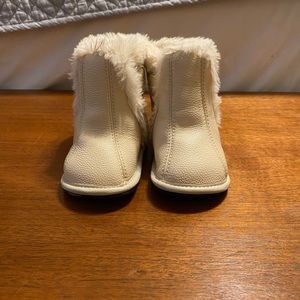 Jack and Lily Faux Fur Baby Boots cream 18-24M
